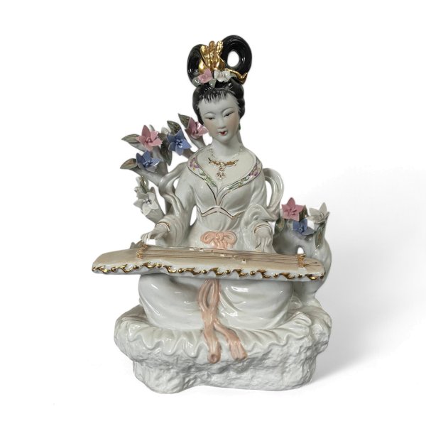 Chinesische Hofdame Porzellan Figur, Blumenschmuck