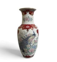 Chinesische Porzellan Vase mit Blumen und Pfau